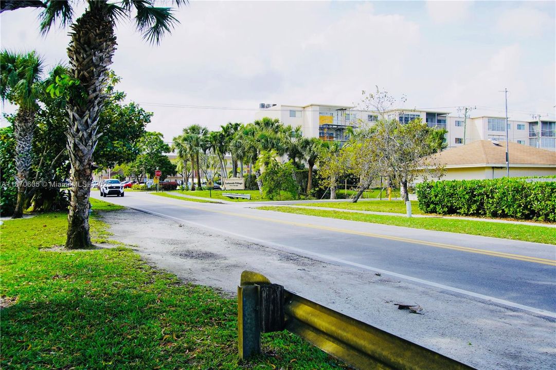 待售: $69,000 (1 贝兹, 1 浴室, 696 平方英尺)