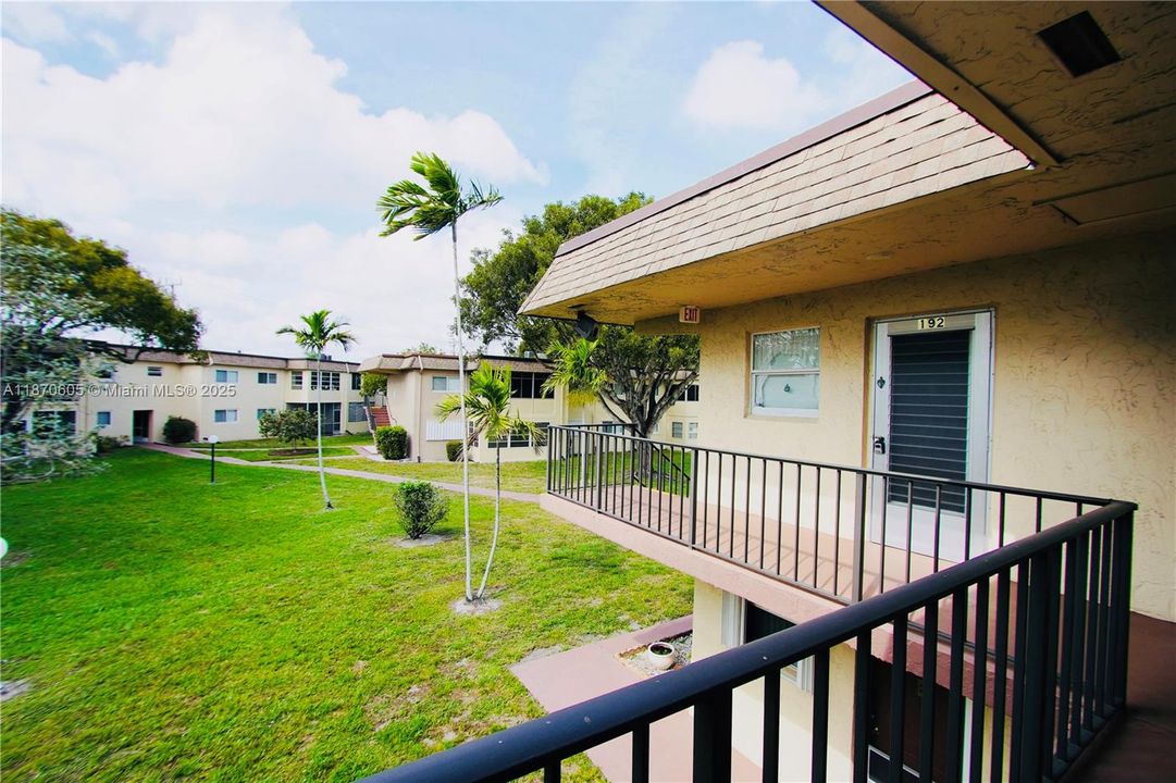 待售: $69,000 (1 贝兹, 1 浴室, 696 平方英尺)