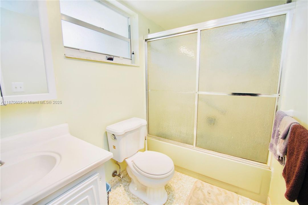 待售: $69,000 (1 贝兹, 1 浴室, 696 平方英尺)