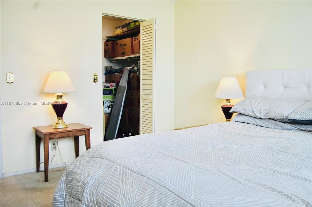 待售: $69,000 (1 贝兹, 1 浴室, 696 平方英尺)