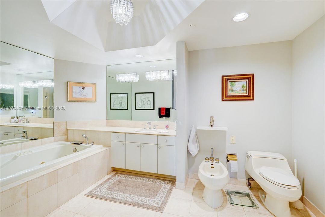 待售: $475,000 (2 贝兹, 2 浴室, 1560 平方英尺)