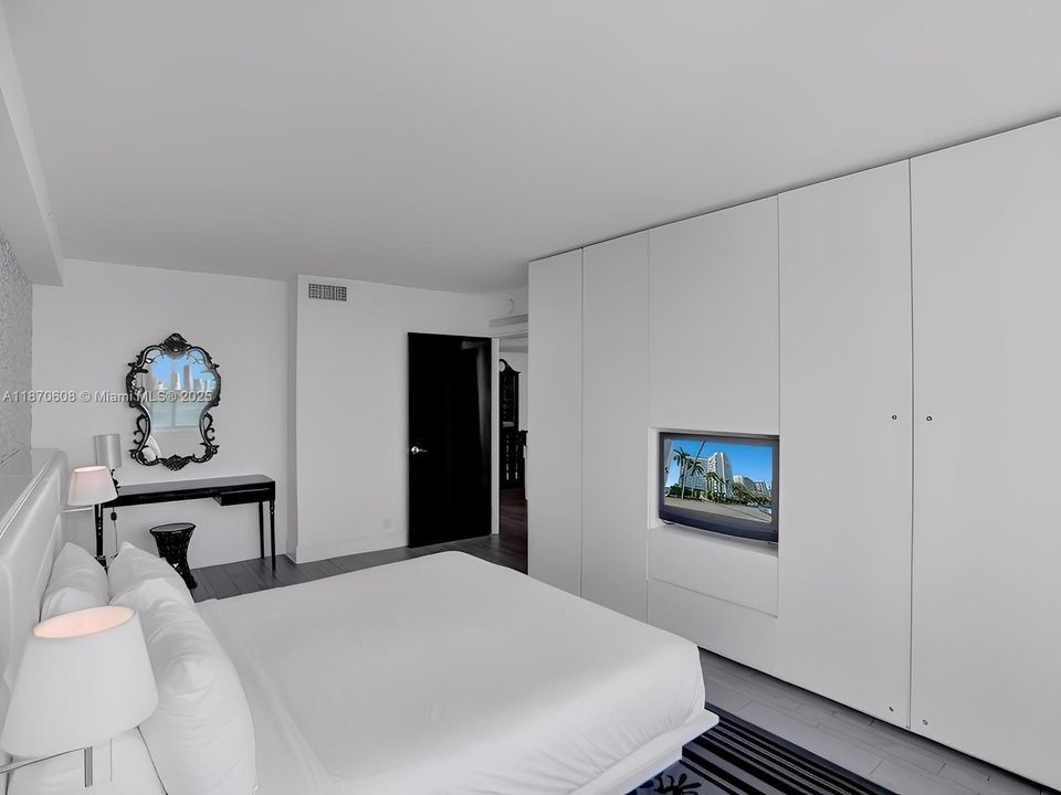 待售: $499,000 (1 贝兹, 1 浴室, 694 平方英尺)