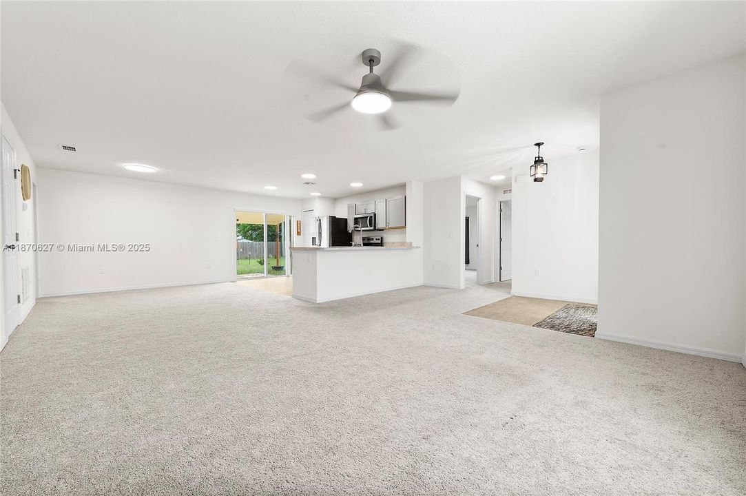 最近租的: $2,300 (2 贝兹, 2 浴室, 1230 平方英尺)