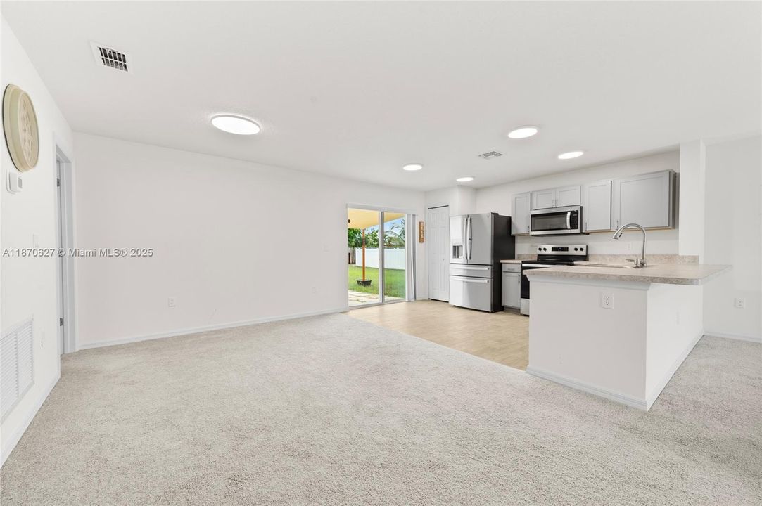 最近租的: $2,300 (2 贝兹, 2 浴室, 1230 平方英尺)