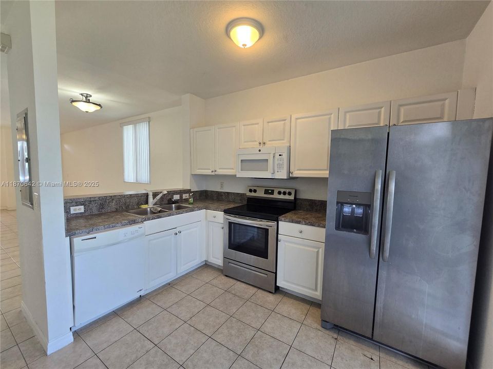 最近租的: $2,000 (3 贝兹, 2 浴室, 1259 平方英尺)