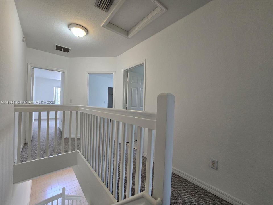 最近租的: $2,000 (3 贝兹, 2 浴室, 1259 平方英尺)