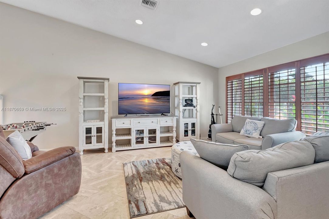 Active With Contract: $5,700 (4 beds, 3 baths, 2676 Square Feet)