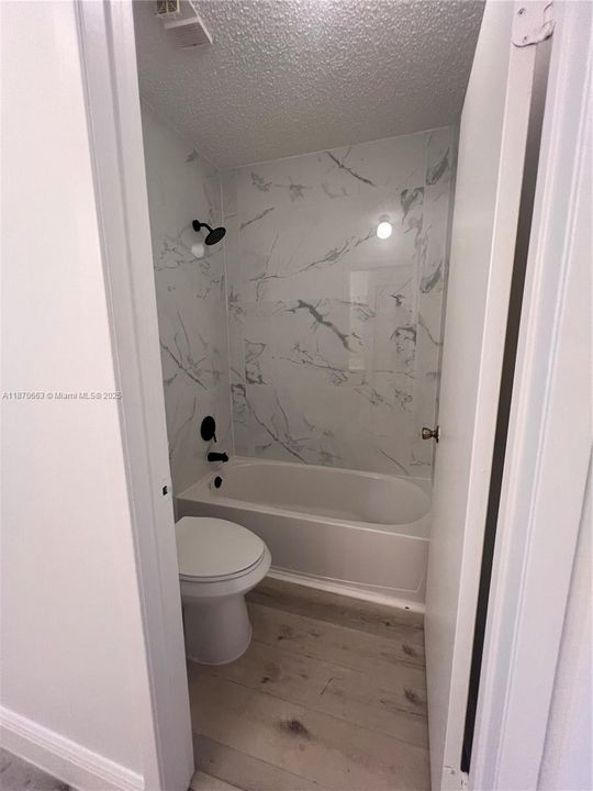 Activo con contrato: $2,000 (2 camas, 2 baños, 1114 Pies cuadrados)