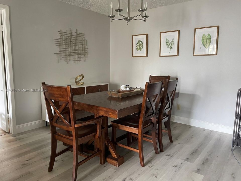 Activo con contrato: $2,000 (2 camas, 2 baños, 1114 Pies cuadrados)