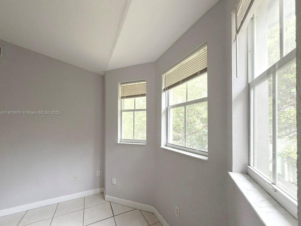 For Sale: $240,000 (3 beds, 2 baths, 1182 Square Feet)