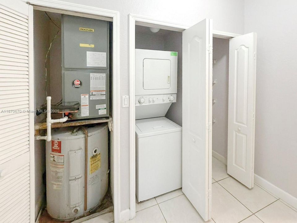 For Sale: $240,000 (3 beds, 2 baths, 1182 Square Feet)