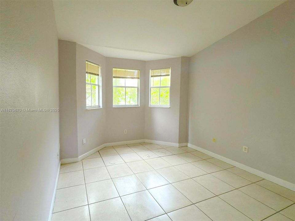 For Sale: $240,000 (3 beds, 2 baths, 1182 Square Feet)