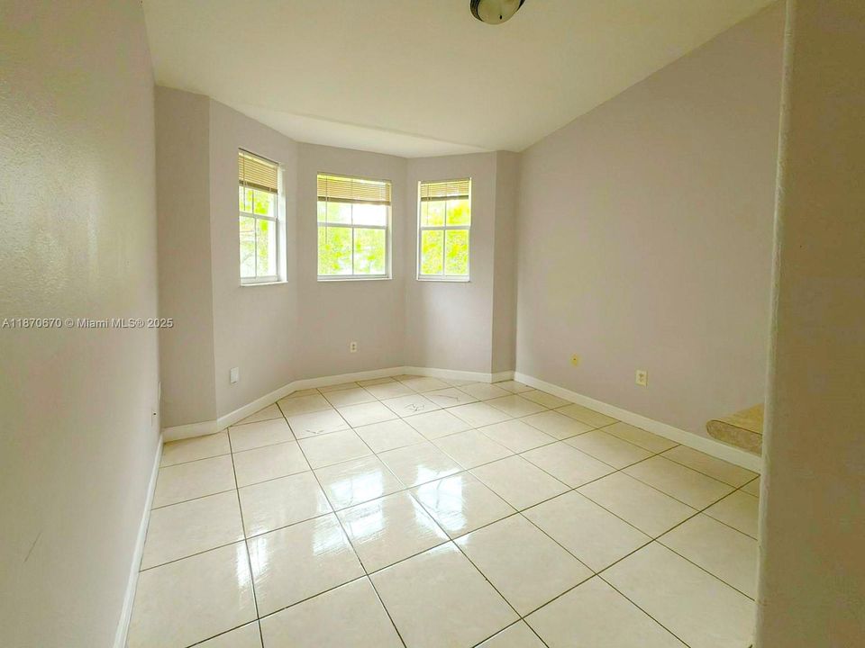 For Sale: $240,000 (3 beds, 2 baths, 1182 Square Feet)