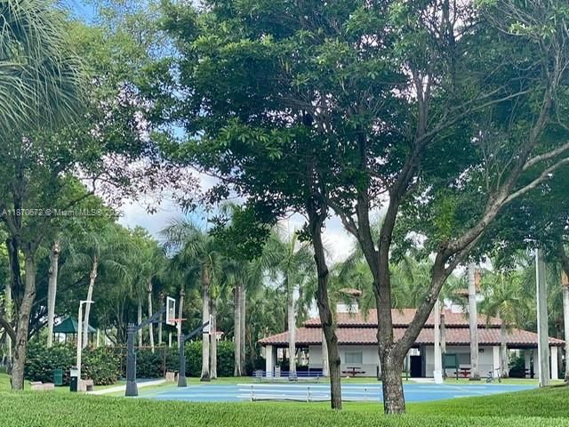 合同活跃: $6,800 (4 贝兹, 3 浴室, 2401 平方英尺)