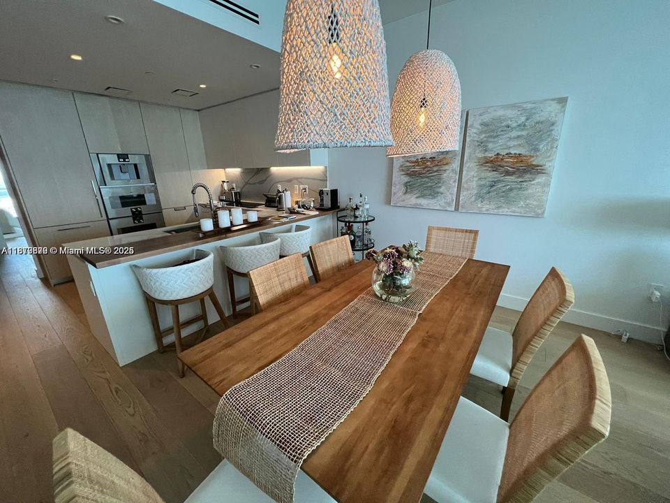 Activo con contrato: $15,500 (2 camas, 2 baños, 1447 Pies cuadrados)