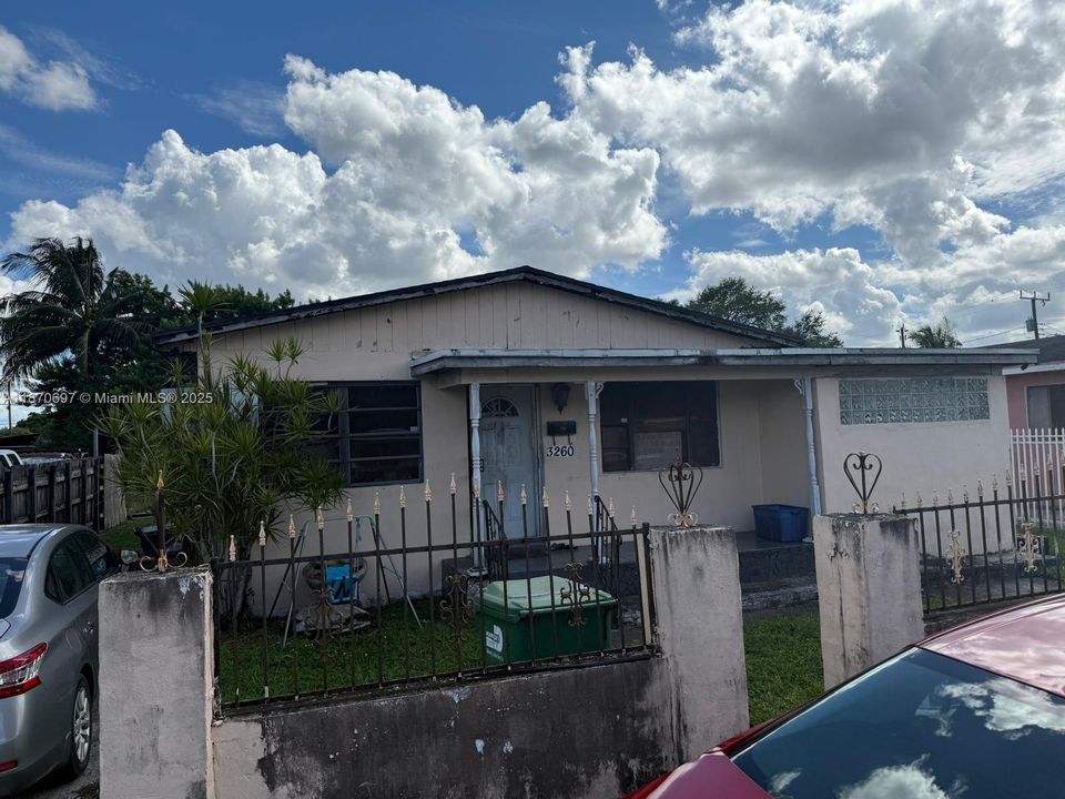 Activo con contrato: $375,000 (3 camas, 2 baños, 1205 Pies cuadrados)