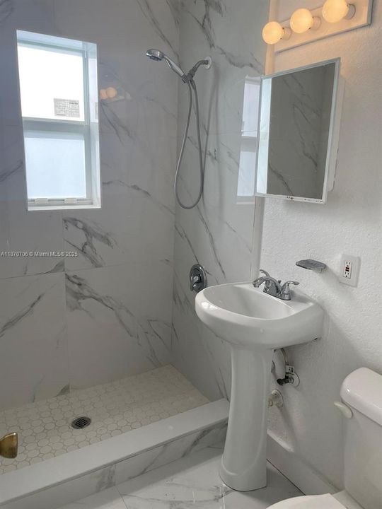 Под контрактом: $250,000 (4 спален, 3 ванн, 1660 Квадратных фут)