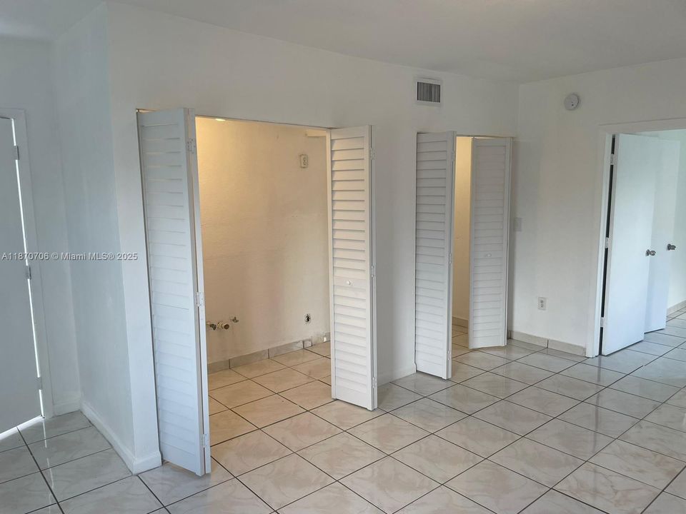 Под контрактом: $250,000 (4 спален, 3 ванн, 1660 Квадратных фут)