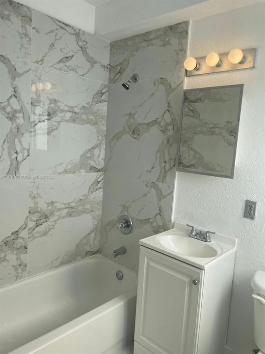 Под контрактом: $250,000 (4 спален, 3 ванн, 1660 Квадратных фут)