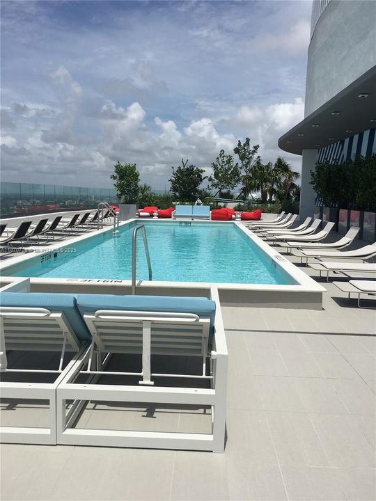 Recientemente alquilado: $3,900 (1 camas, 2 baños, 792 Pies cuadrados)