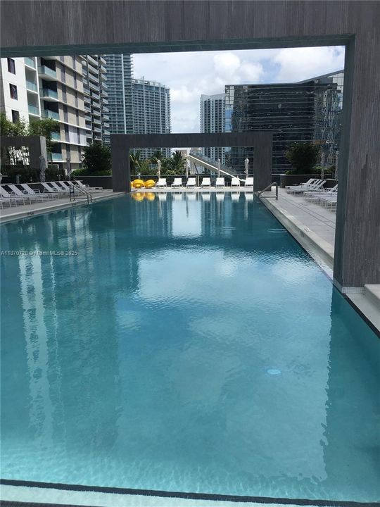 Recientemente alquilado: $3,900 (1 camas, 2 baños, 792 Pies cuadrados)