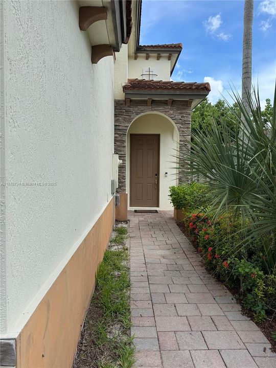 Под контрактом: $3,000 (3 спален, 2 ванн, 0 Квадратных фут)