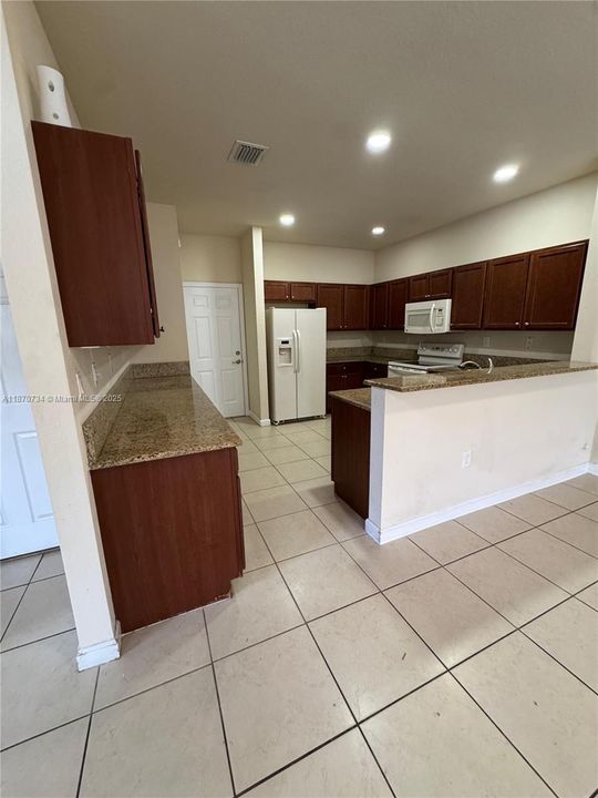 Под контрактом: $3,000 (3 спален, 2 ванн, 0 Квадратных фут)