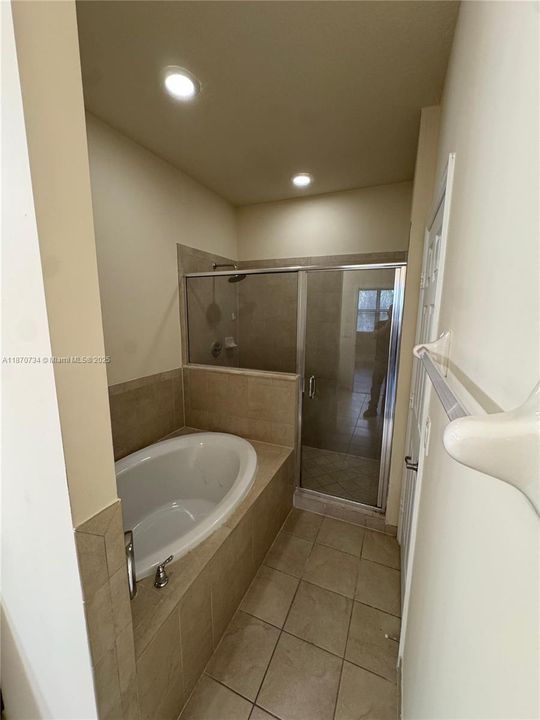 Под контрактом: $3,000 (3 спален, 2 ванн, 0 Квадратных фут)