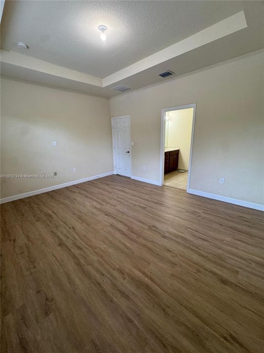 Под контрактом: $3,000 (3 спален, 2 ванн, 0 Квадратных фут)