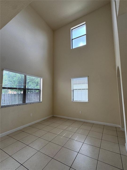 Под контрактом: $3,000 (3 спален, 2 ванн, 0 Квадратных фут)