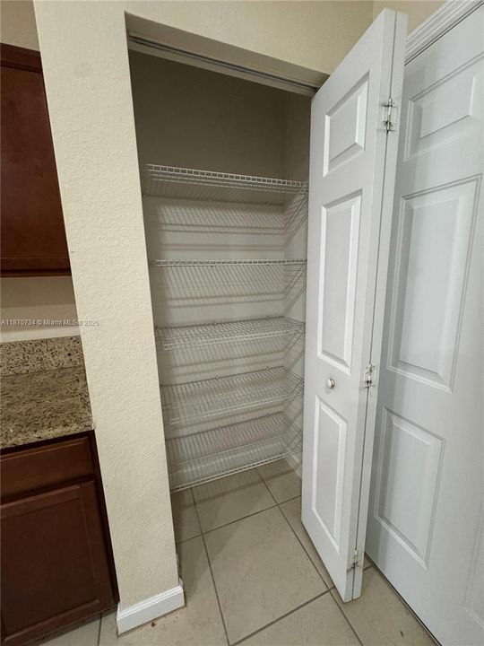 Под контрактом: $3,000 (3 спален, 2 ванн, 0 Квадратных фут)