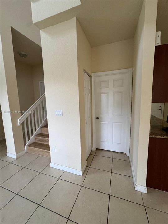 Под контрактом: $3,000 (3 спален, 2 ванн, 0 Квадратных фут)