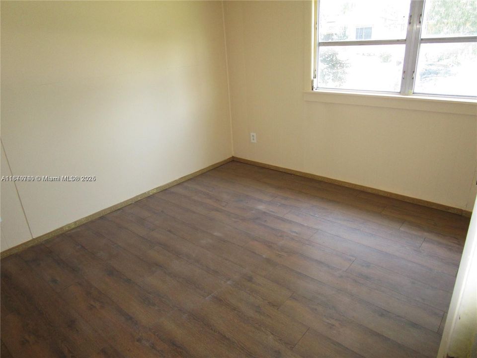 For Rent: $1,300 (3 beds, 1 baths, 2242 Square Feet)