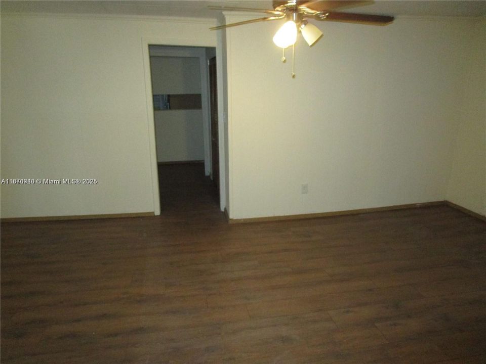 For Rent: $1,300 (3 beds, 1 baths, 2242 Square Feet)