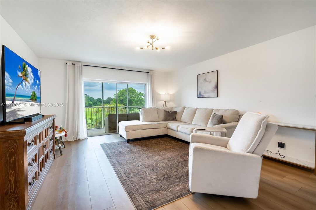 Active With Contract: $265,000 (2 beds, 2 baths, 1170 Square Feet)