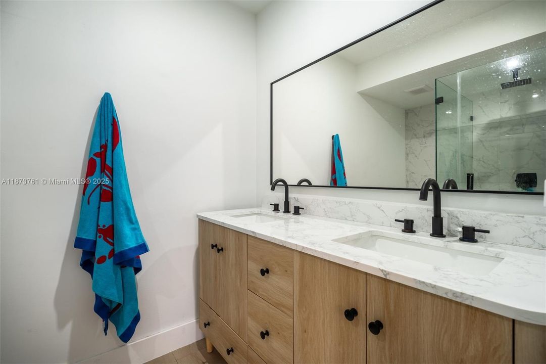 Active With Contract: $265,000 (2 beds, 2 baths, 1170 Square Feet)