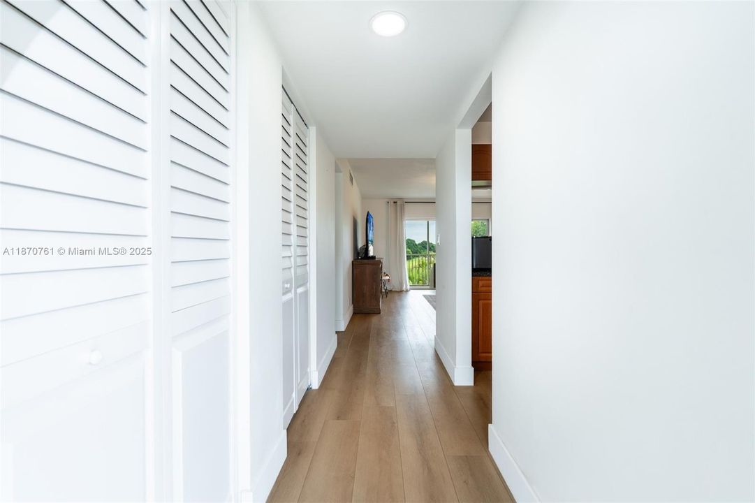 Active With Contract: $265,000 (2 beds, 2 baths, 1170 Square Feet)