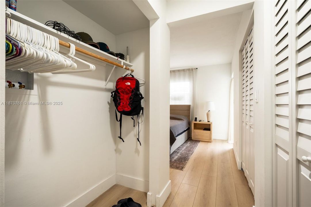 Active With Contract: $265,000 (2 beds, 2 baths, 1170 Square Feet)