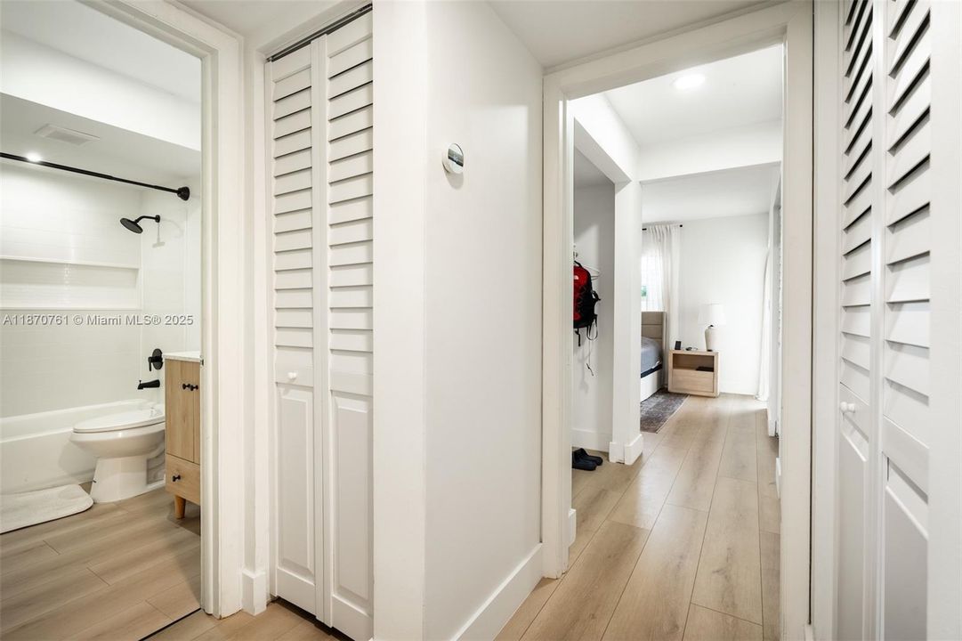 Active With Contract: $265,000 (2 beds, 2 baths, 1170 Square Feet)