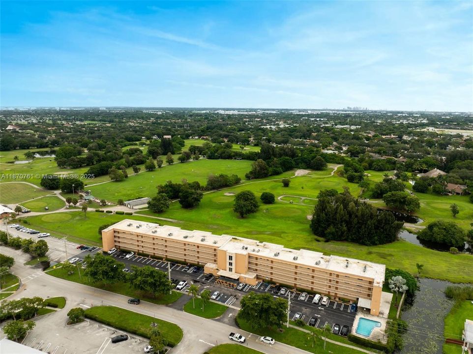 Active With Contract: $265,000 (2 beds, 2 baths, 1170 Square Feet)