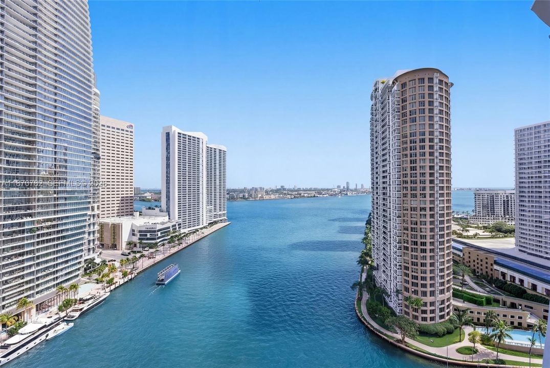 Views of the Miami River opening up to Biscayne Bay!