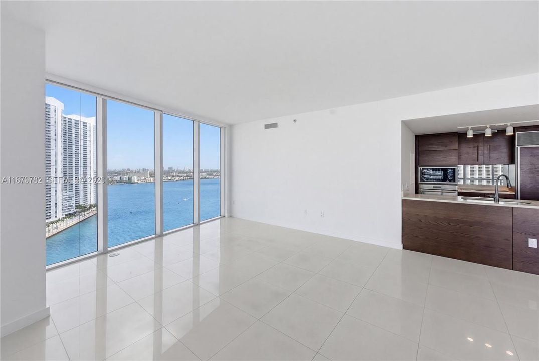 Corner design: extra windows = extra views!!
