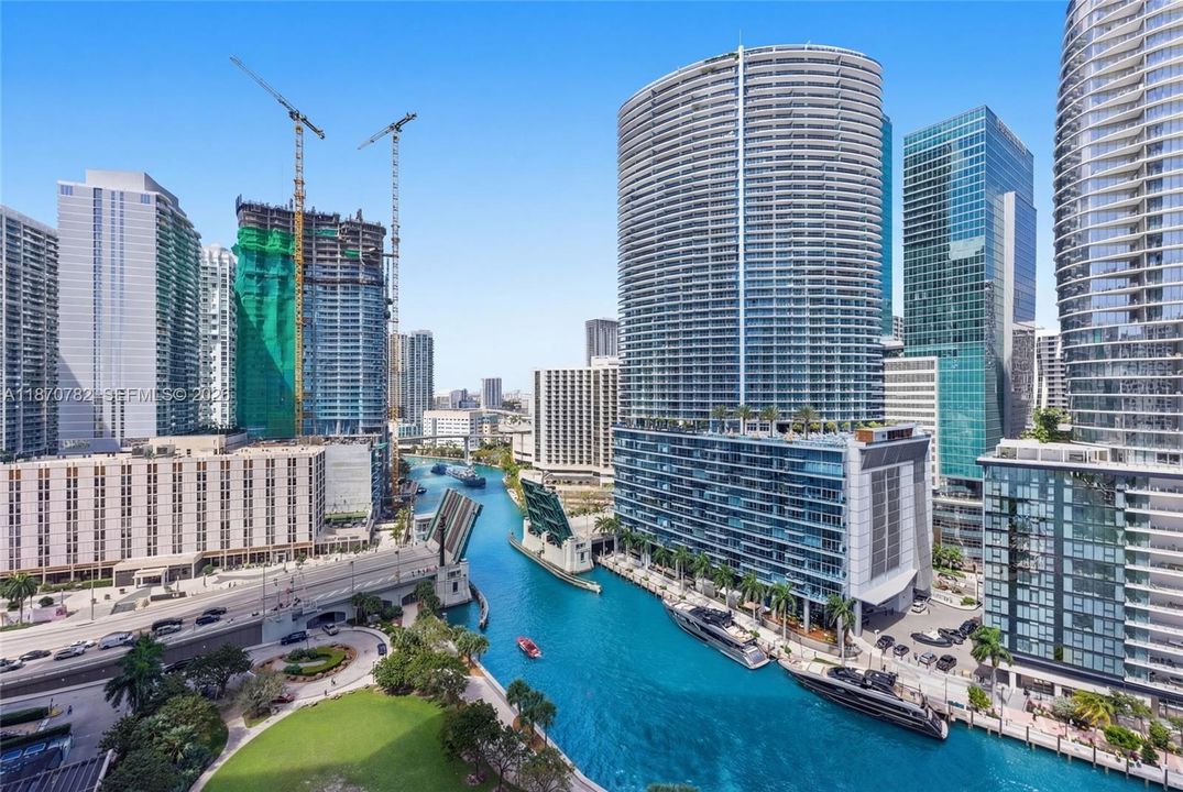 Miami River & Downtown Miami Views!