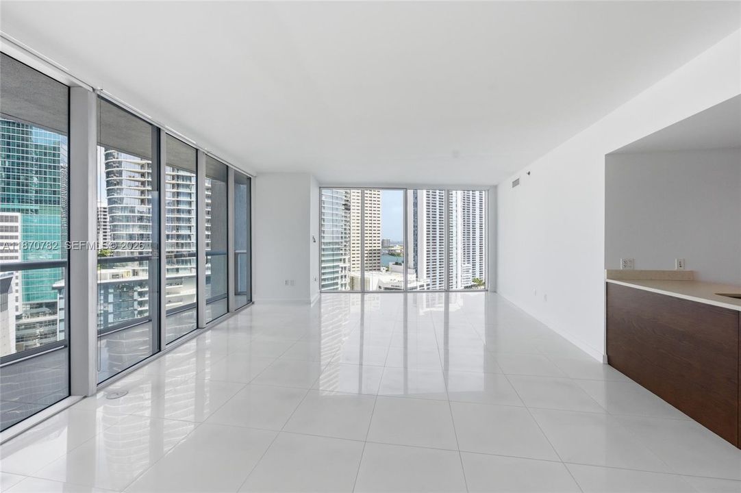 Corner design: extra windows = extra views!!
