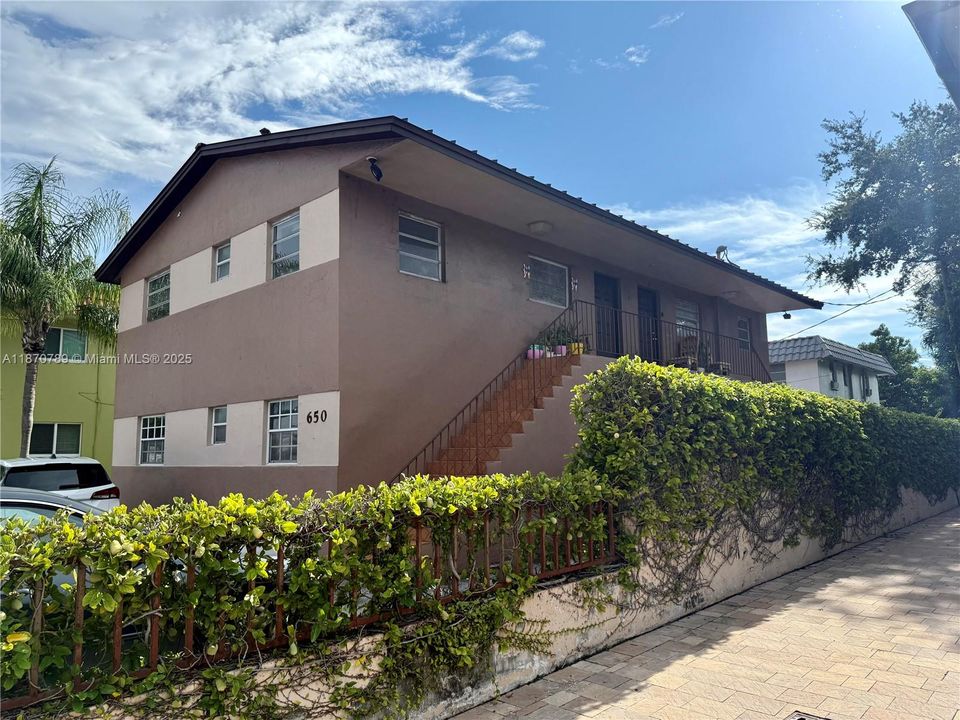 Recently Sold: $1,400,000 (0 beds, 0 baths, 2884 Square Feet)