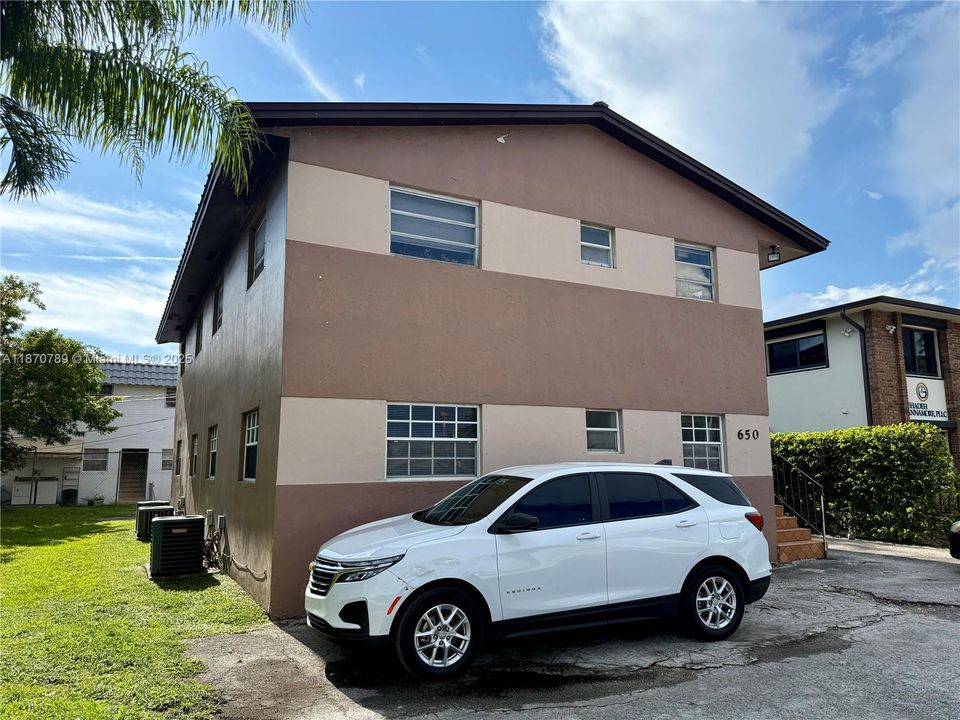 Recently Sold: $1,400,000 (0 beds, 0 baths, 2884 Square Feet)