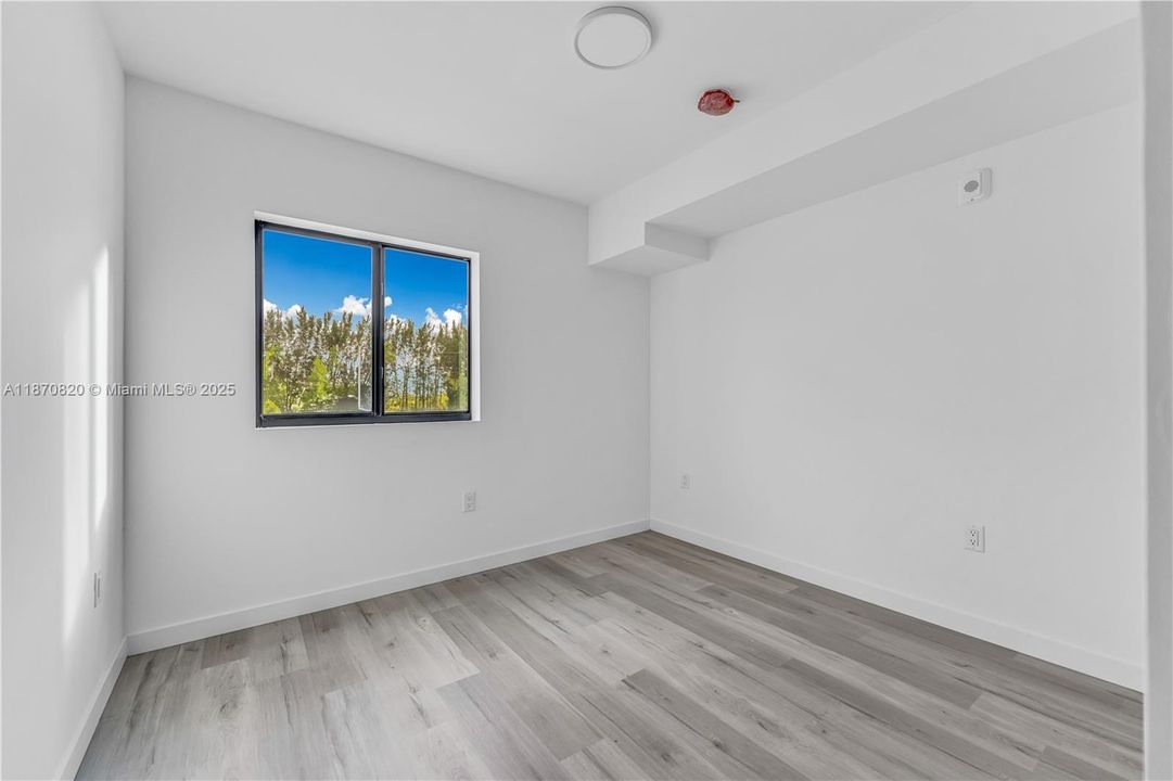 Под контрактом: $1,999 (2 спален, 2 ванн, 800 Квадратных фут)