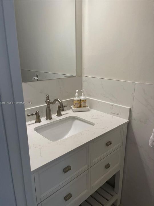 En Venta: $335,000 (3 camas, 2 baños, 1770 Pies cuadrados)