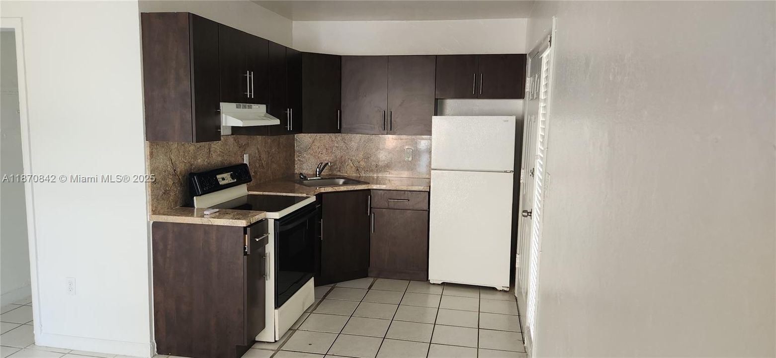 Recently Rented: $1,350 (0 beds, 1 baths, 580 Square Feet)