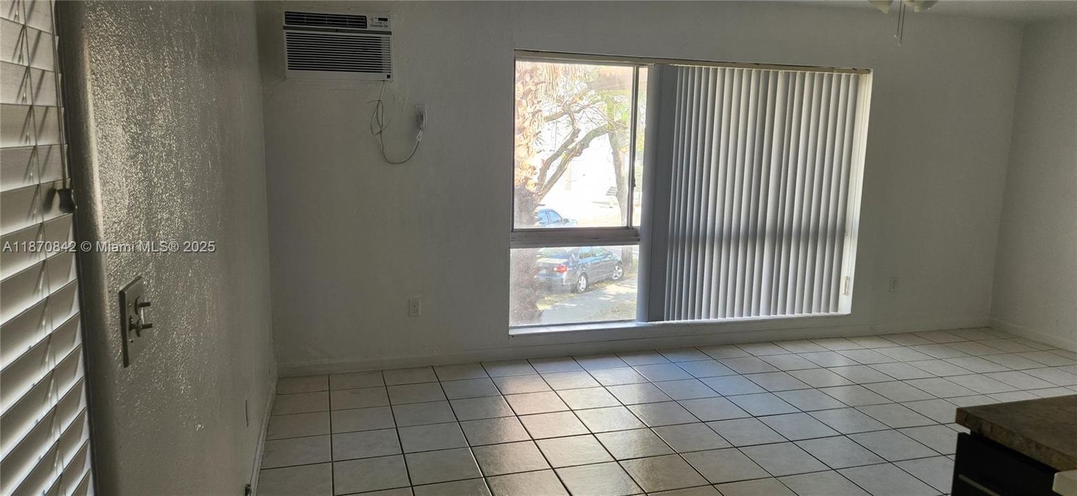 Recently Rented: $1,350 (0 beds, 1 baths, 580 Square Feet)